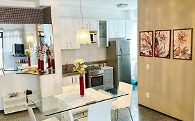 Apartamento a 300m Beira Mar-Meireles! Serviço Diário e Wi-fi 650Mb!